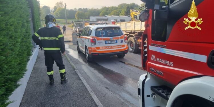 Un 40enne è rimasto sepolto in uno scavo di circa tre metri