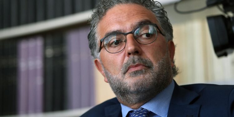 "Tributo di grande valore simbolico a uomo delle istituzioni"