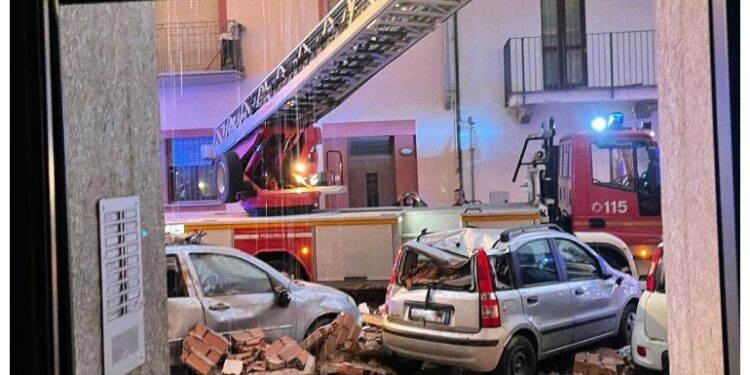 Cinque feriti in un edificio a Carignano