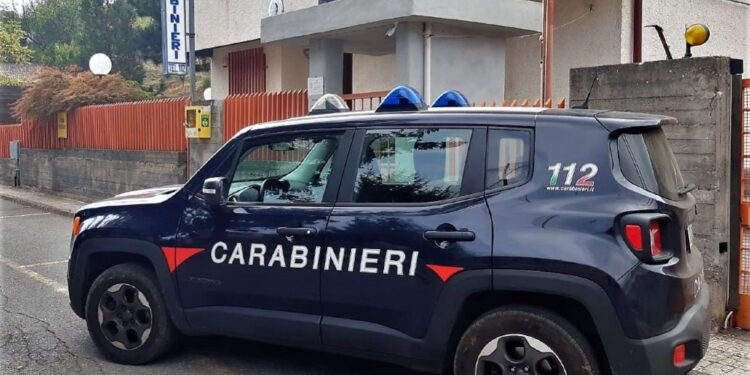 Timbravano il badge di entrata e poi si assentavano dal lavoro