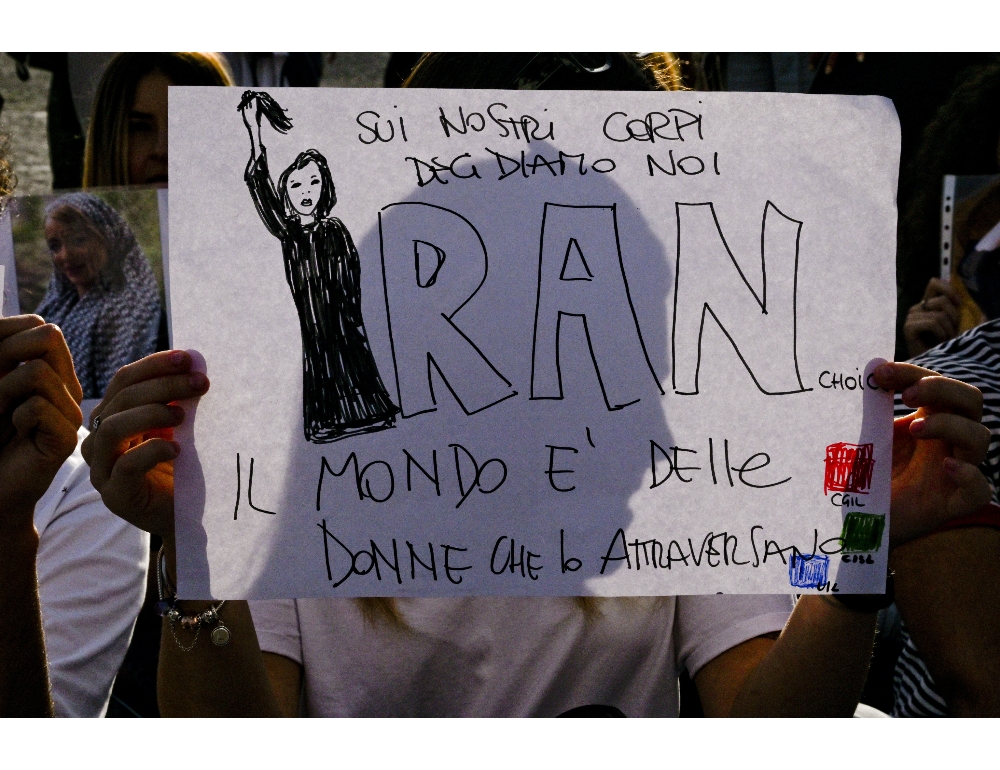 Iran: flash mob in scuole Sardegna a sostegno lotta donne