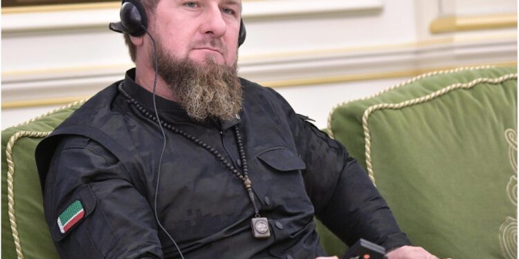 Il leader ceceno torna a criticare i comandi di Mosca