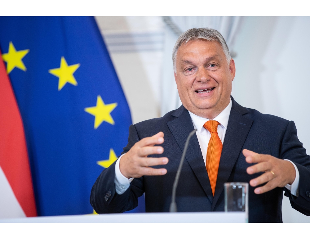Orban sbarca su Twitter, ‘facciamo un po’ di casino!’