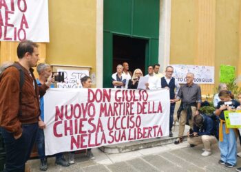 A Bonassola per don Giulio che difende coppie gay e eutanasia