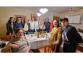 A cena con famiglie del posto