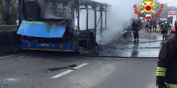 Allora contribuì a salvare la sua classe sequestrata su un bus