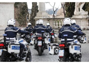 Incidente all'alba nella zona di Tor Tre Teste. Tre i feriti