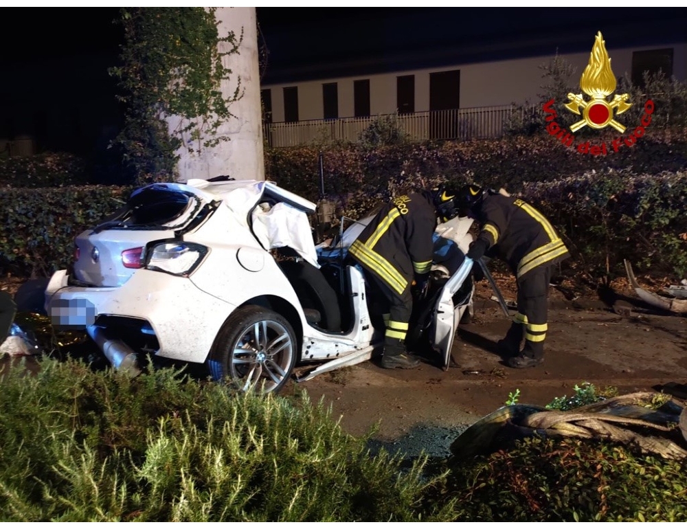 Tragico schianto in auto sull’Aurelia, morte 2 persone