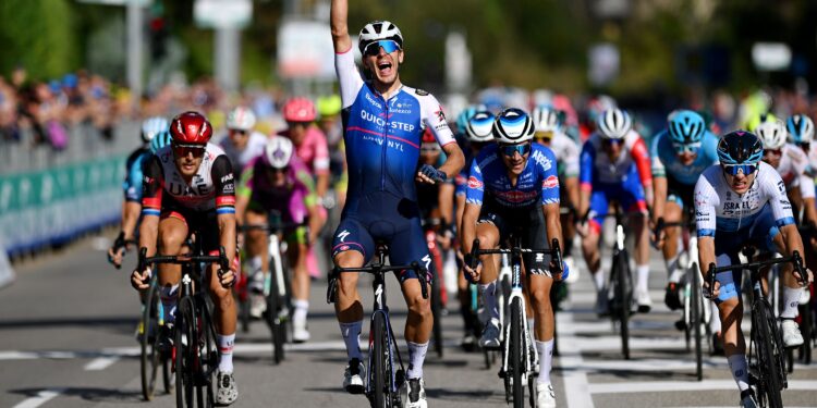 La vittoria di Davide Ballerini sul traguardo di Legnano  (Photo by Dario Belingheri/Getty Images)