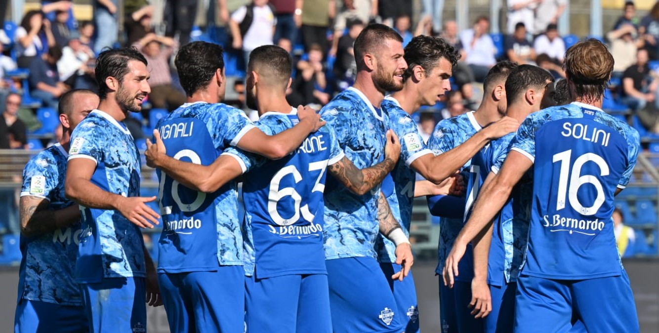 Domani il Como affronta il Benevento di Fabio Cannavaro