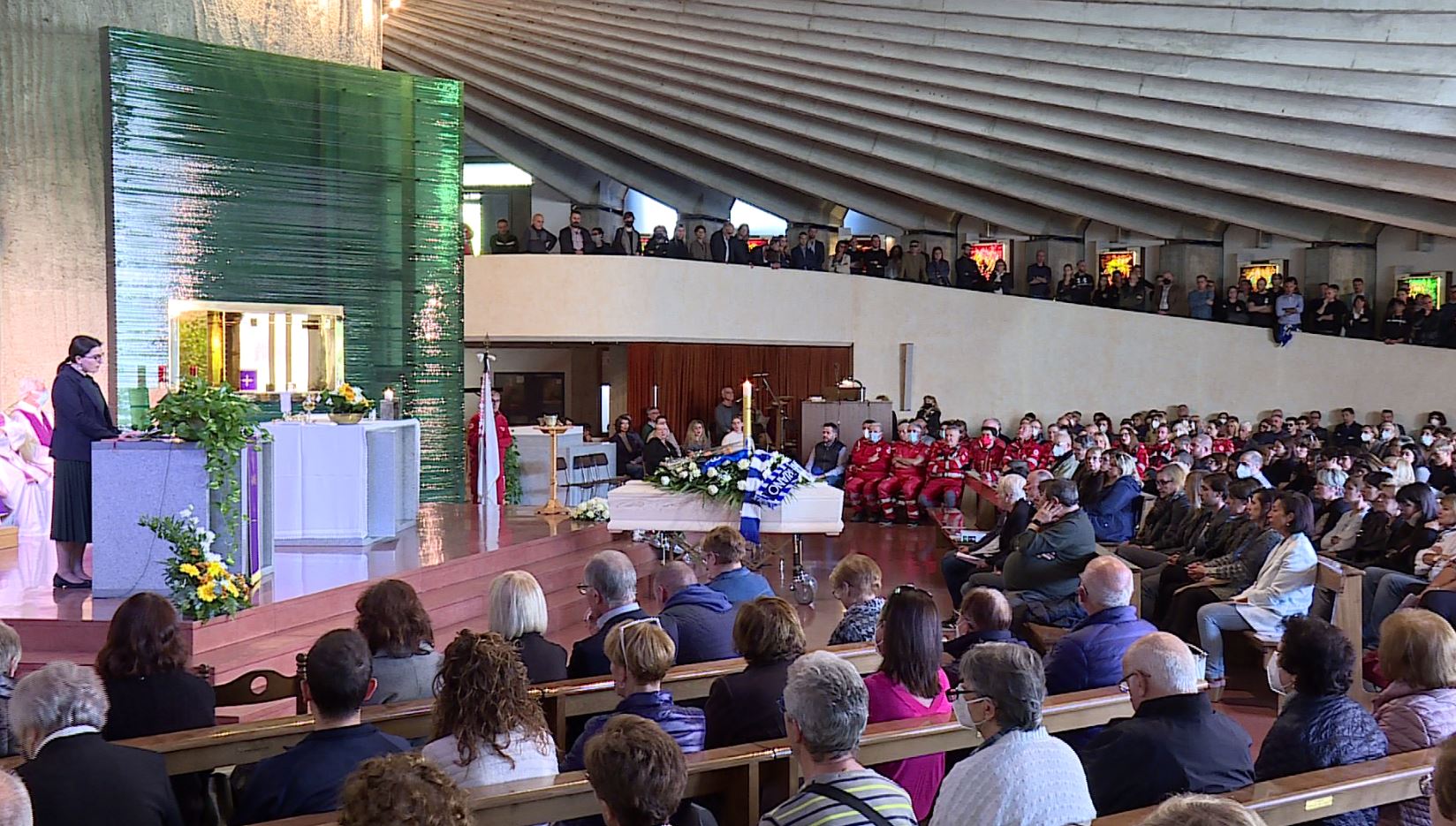 Il funerale di Fabio Livio a Lipomo: gremita la chiesa dello Spirito Santo