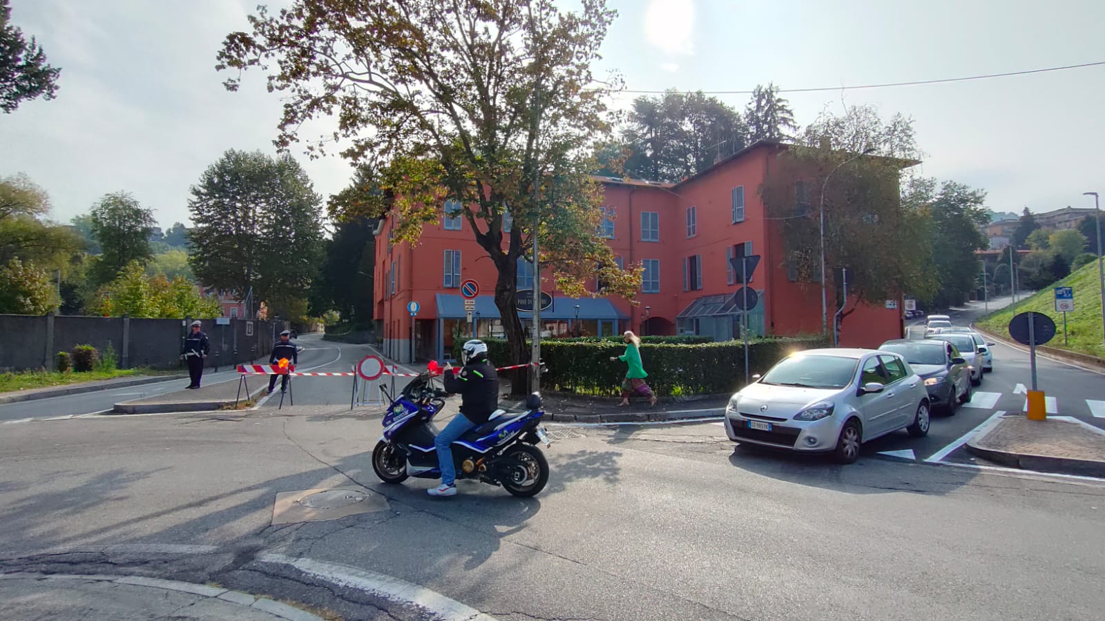 Via Carso, nuovi controlli sulle piante e strada chiusa