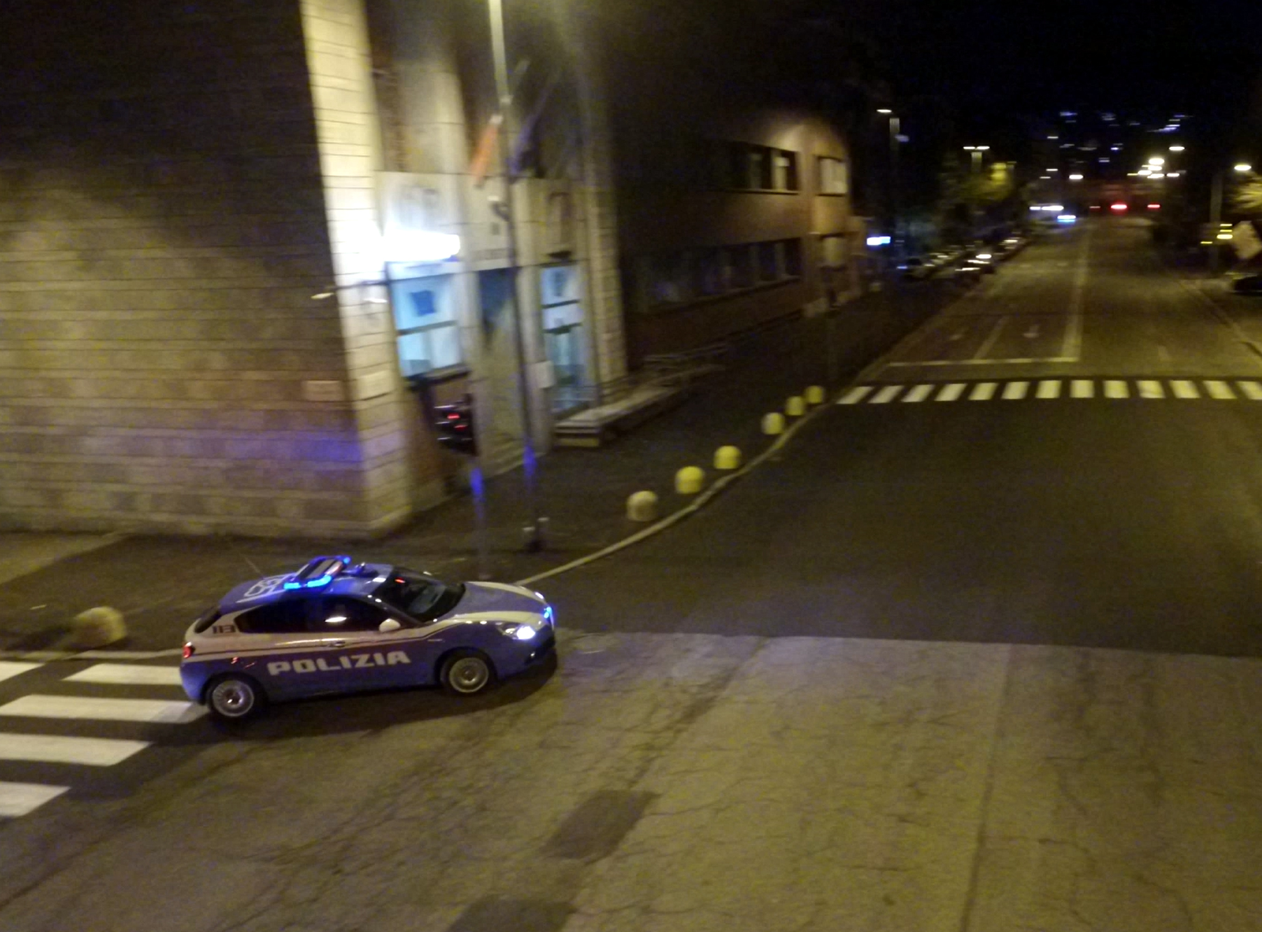 Cantù, esplode colpi di pistola davanti al comando della polizia locale. Denunciato minorenne