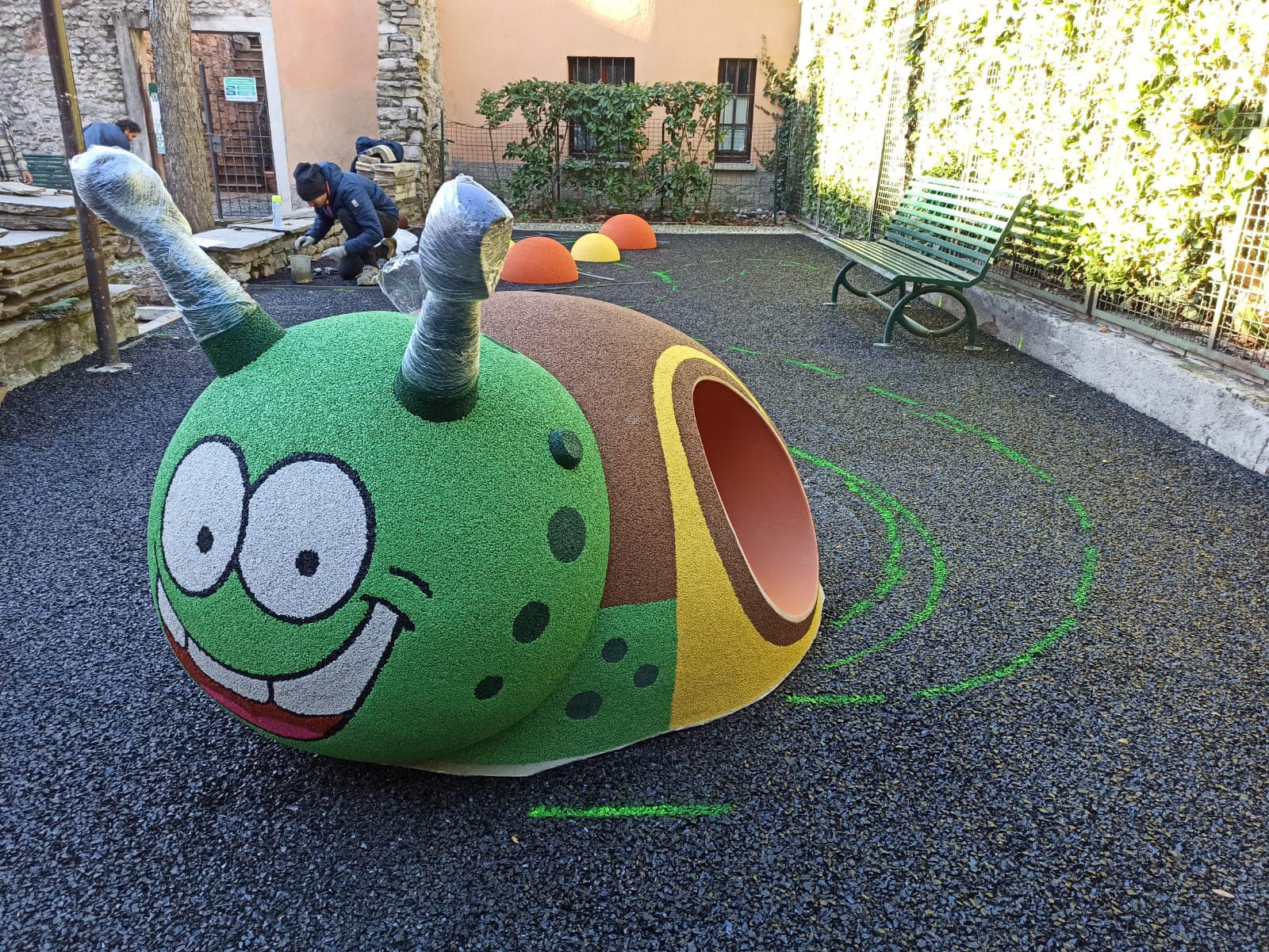 Parco giochi di via Vittorio Emanuele. Giochi a metà dicembre, slitta l’apertura