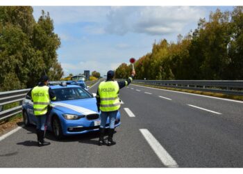 Traffico riprenderà non appena ordigno in sicurezza