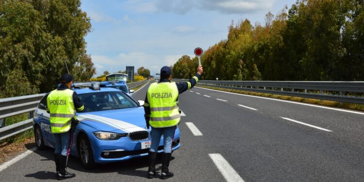 Traffico riprenderà non appena ordigno in sicurezza