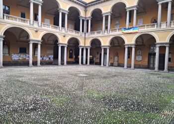 Continua protesta studenti davanti a rettorato Ateneo di Pavia