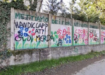E' successo a Segrate alle porte di Milano. Solidarietà sindaco