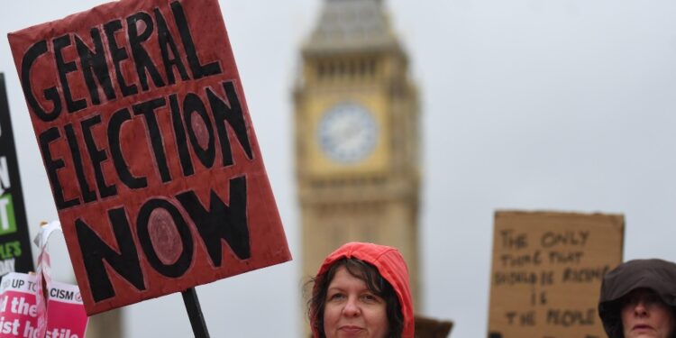 Migliaia in corteo al grido di 'La Gran Bretagna è distrutta'