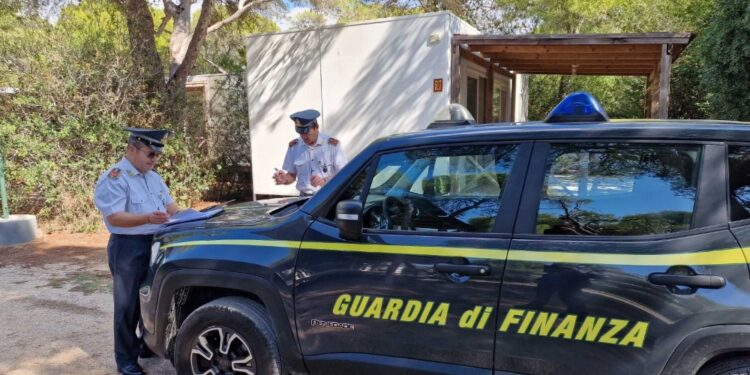 Verifiche dei finanzieri ad Ugento in Salento