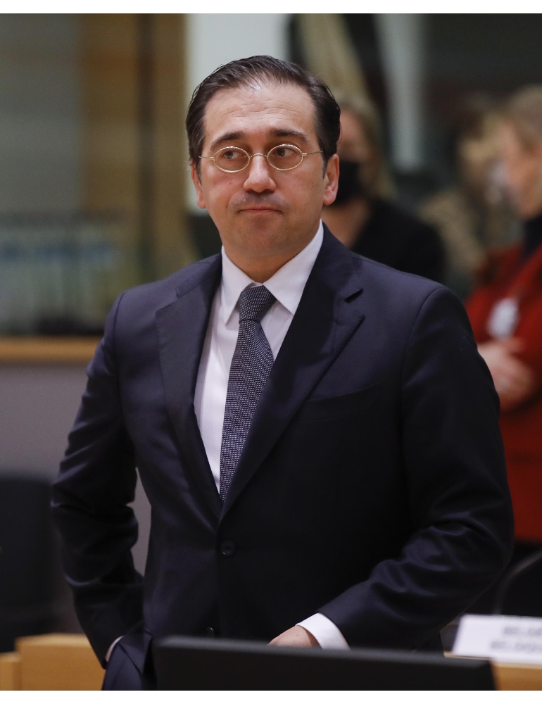 Madrid, gli sbarchi avvengano nel porto sicuro più vicino