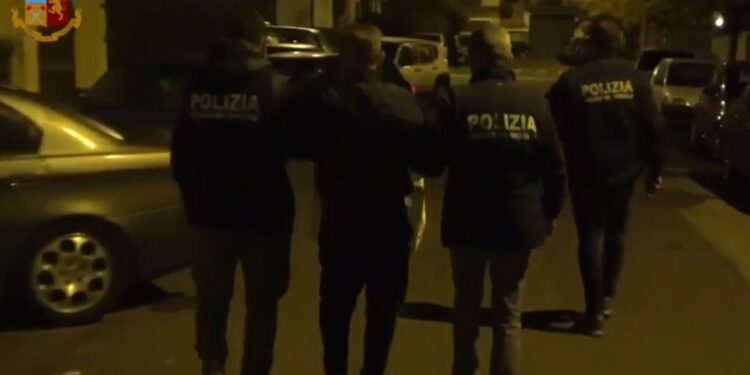 Operazione della polizia di Catania coordinata dalla locale Dda