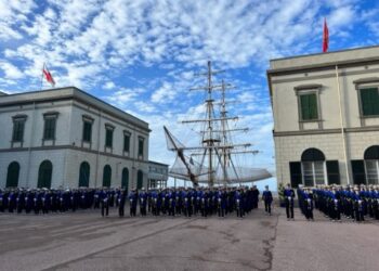 Cerimonia di passaggio delle consegne su piazzale del Brigantino