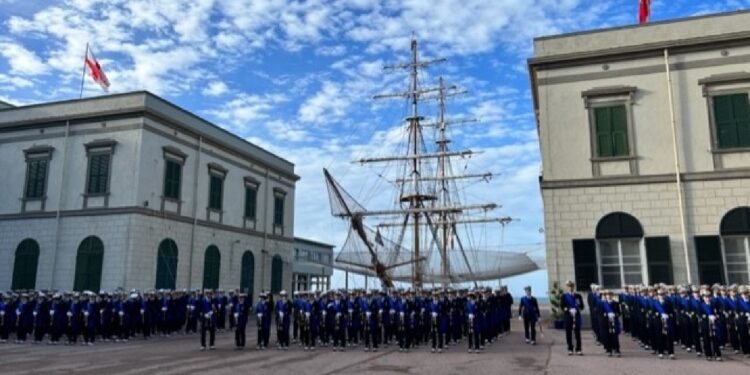 Cerimonia di passaggio delle consegne su piazzale del Brigantino