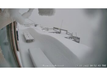 Nelle immagini dalla vetta di Punta Penia un 'muro'' bianco