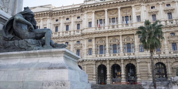 Sentenza Cassazione su estorsione a imprenditore De Masi
