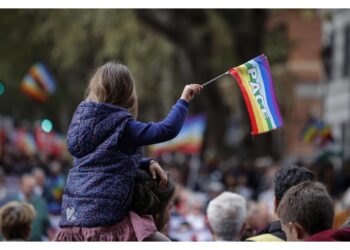 Ma tanti tanti manifestanti sono ancora fermi alla partenza