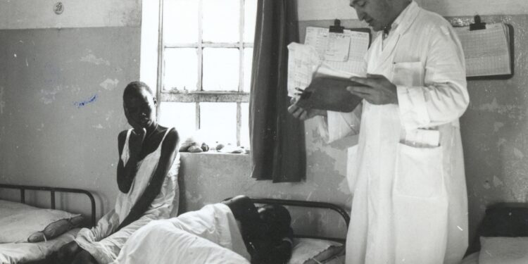 La cerimonia per il medico missionario in Uganda