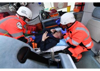 Cronista Repubblica colpito a manganellate a comizio Casapound