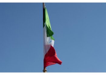Era esposto in un cimitero