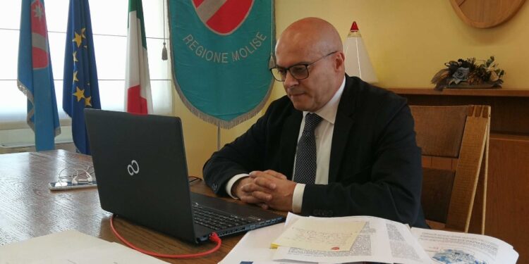 Presentata da Pd. Presidente Regione è anche commissario