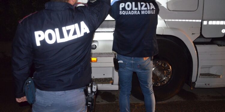 Polizia Caltanissetta sgomina banda