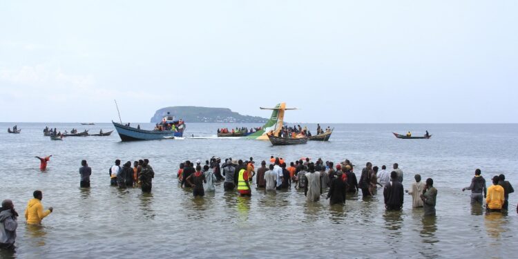 In salvo 26 delle 43 persone a bordo