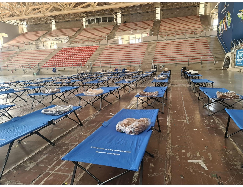 Terremoto: in palasport sfollati e chi teme altre scosse