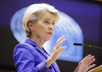 Von der Leyen: 'Pagheremo noi due navi e a qualunque costo'