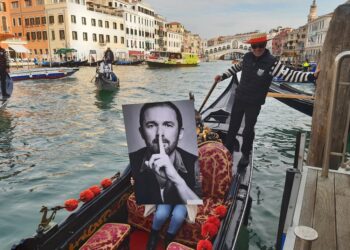 A bordo foto in bianco e nero