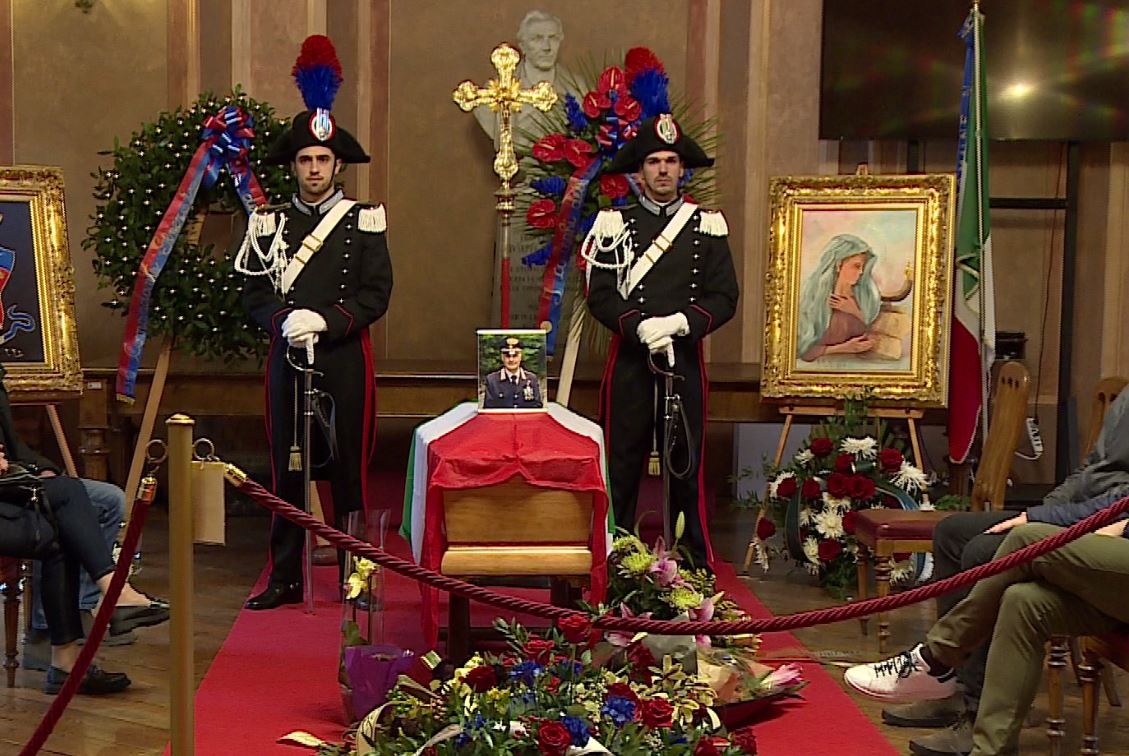 Ad Asso la camera ardente del comandante Doriano Furceri. Domani l’ultimo saluto