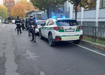 Controlli antidroga della polizia locale di Cantù al liceo Melotti