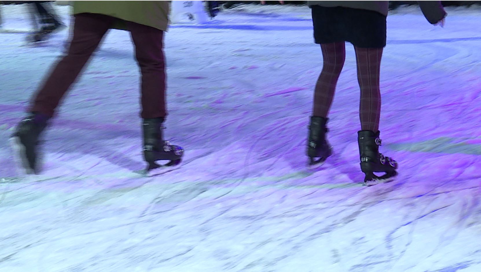 Natale a Como, via libera a un’offerta per la pista del ghiaccio in piazza Cavour