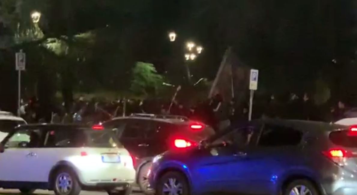 Caos tra tifosi dopo Como-Bari, la questura al lavoro per identificare i responsabili