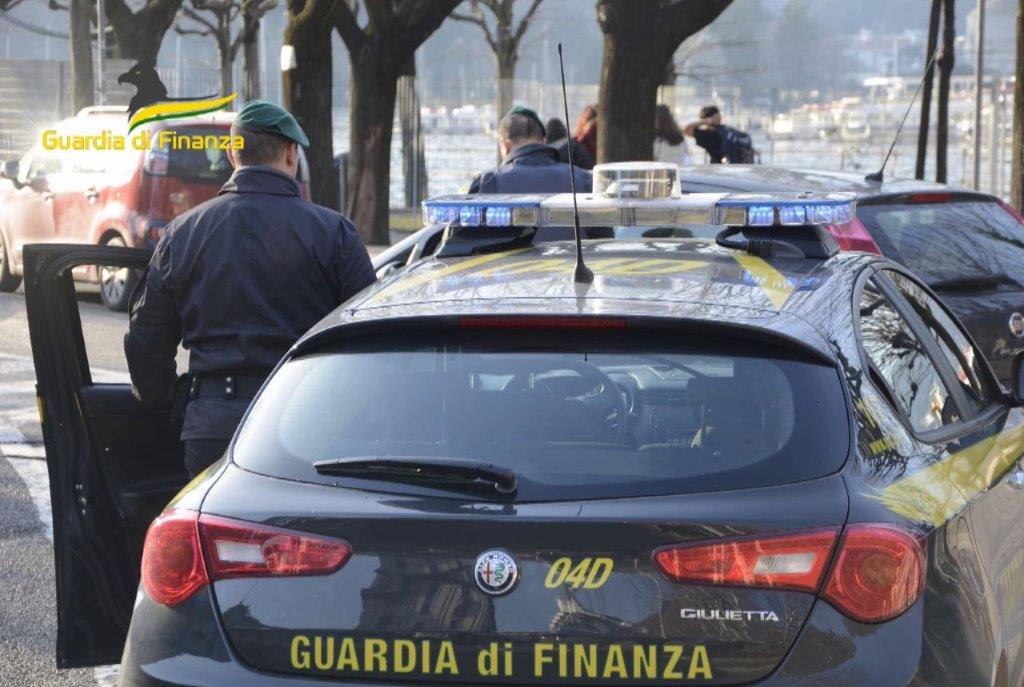 Risultava intestatario di 78 auto. Comasco denunciato, multe per oltre 160mila euro