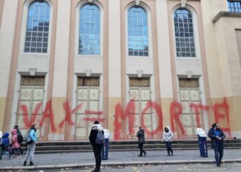 Imbrattato anche il Liceo Classico Cavour