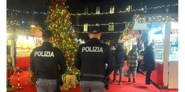 Polizia chiamata da commessa che poi gli ha regalato abiti