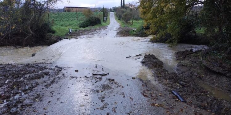 Chiusi due fossi perché acqua sopra livello massimo