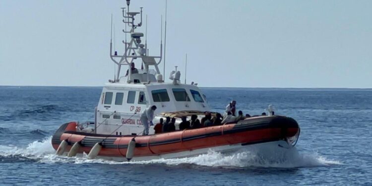 Salvate 32 persone dalla Guardia Costiera