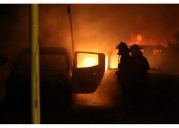 Incendiata anche la casa del ministro dei Lavori pubblici